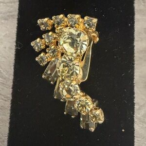 Elegant Gold Tone Crystal Women's Brooch